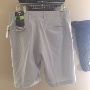 Men’s Callaway golf shorts.